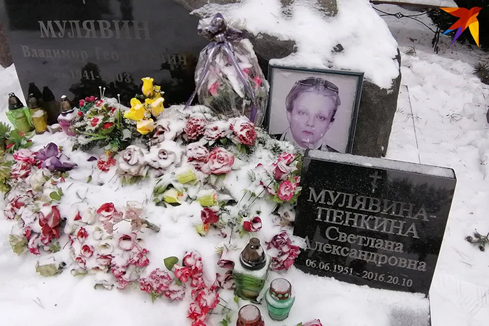 Владимир Мулявин и Светлана Пенкина похоронены под одной плитой. / Фото: kp.ru
