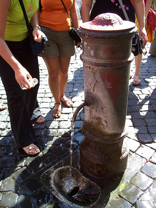 Летом в Риме очень жарко и доступ к чистой питьевой воде очень важен. / Фото: Flickr