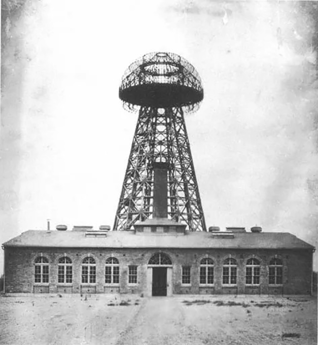 Башня Уорденклиф высотой 57 метров, построенная Теслой в 1904 году. / Фото:  Wikimedia Commons