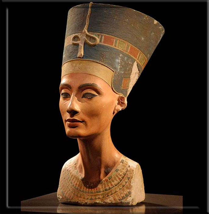 Бюст Нефертити в Новом музее в Берлине.
