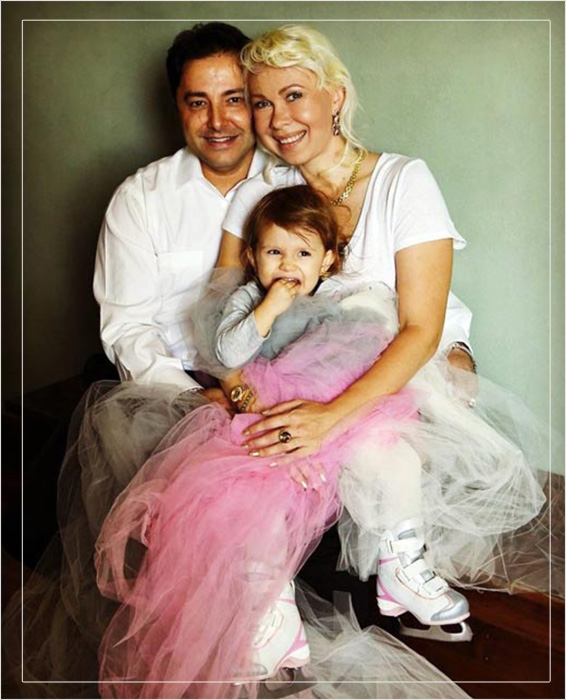 Оксана Баюл с мужем Карло Фариной и дочерью Софией.