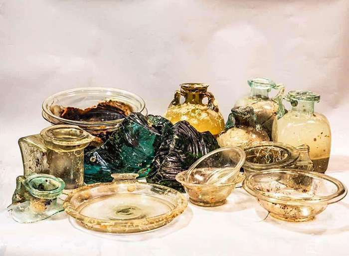 Археологи обнаружили коллекцию посуды из дутого стекла в отличном состоянии. / Фото: ProdAqua