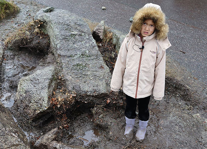 8-летняя Элиза нашла кинжал в куче камней на школьном дворе. / Фото: Муниципалитет округа Вестленд