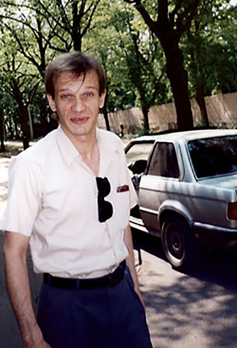 Сергей ради семьи бросил пить, а потом сорвался. / Фото: biographe.ru