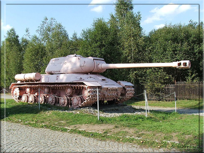 Танк на его нынешнем месте в Военном музее Лешаны.