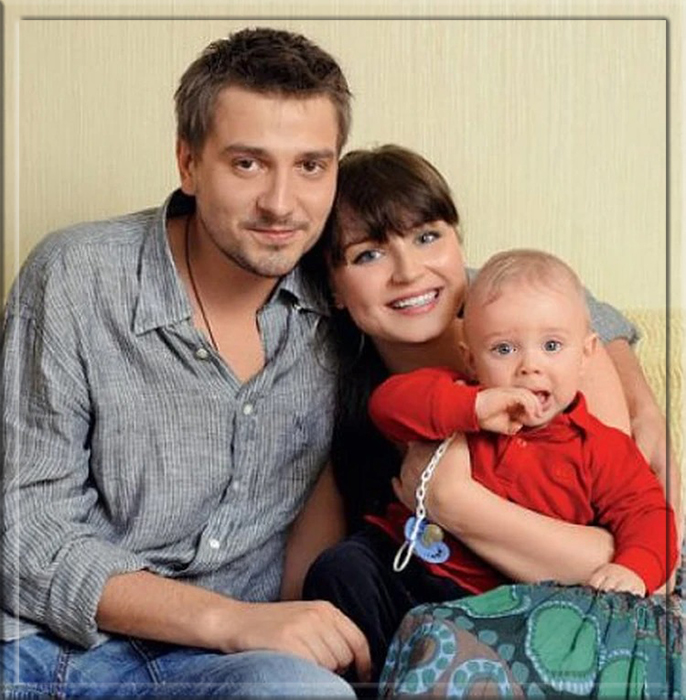 Полина Гагарина с Петром Кисловым и их сыном Андреем.