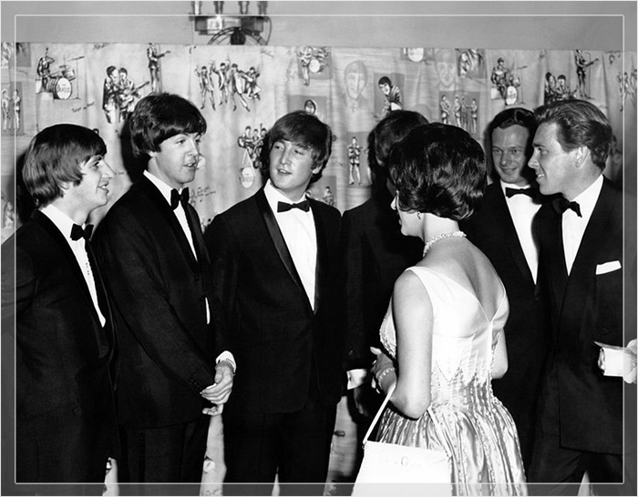 Принцесса Маргарет с легендарными The Beatles.