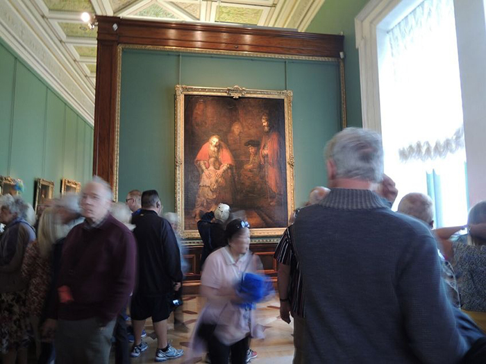 «Возвращение блудного сына» Рембрандта в музее. / Фото: Wikimedia Commons