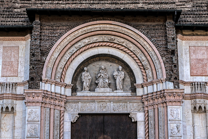 Фасад базилики Сан-Петронио. / Фото: Shutterstock.com