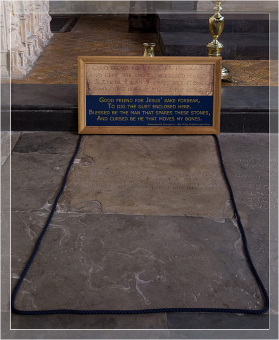 Надгробие Уильяма Шекспира в церкви Святой Троицы в Стратфорде-на-Эйвоне. 