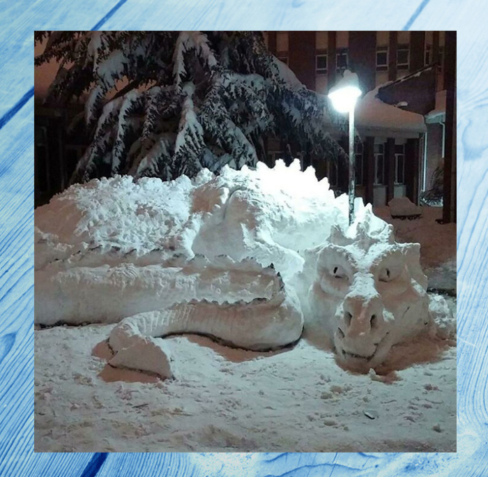Великолепный снежный дракон.