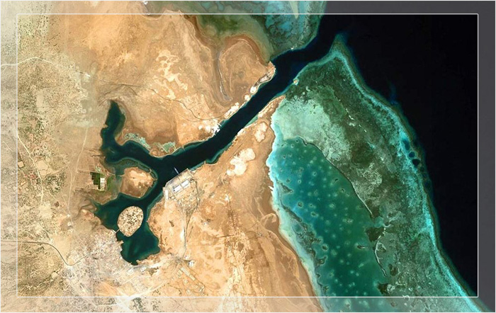 Спутниковый снимок северо-восточного Судана показывает естественную бухту с островом Суакин.