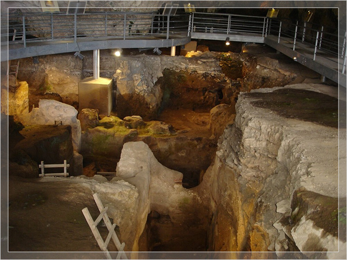 Раскопки в пещере Теопетра, 10 марта 2010 год.