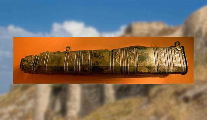 Урартский бронзовый колчан с изображением колесниц. / Фото: commons.wikimedia.org