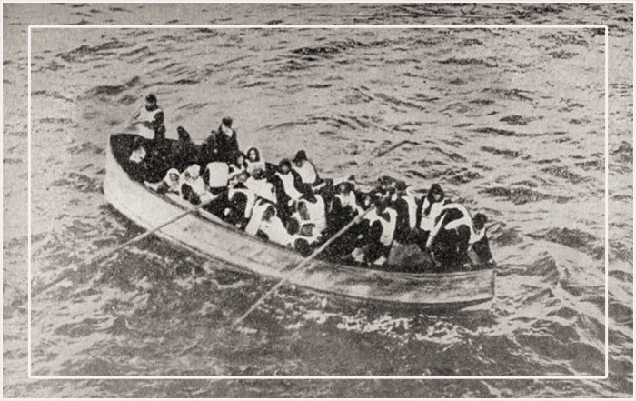 Выжившие с «Титаника» в одной из спасательных шлюпок. 