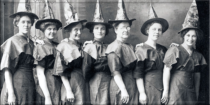 Так в начале 20 века стали традионно одеваться на Хэллоуин.