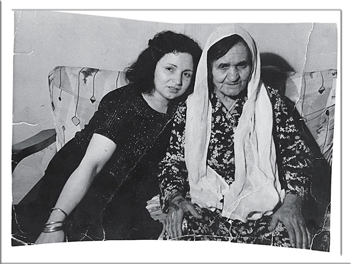 Мама и бабушка Джуман Малуф.