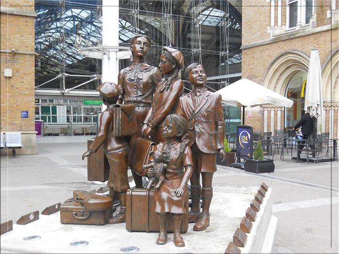 Мемориал, посвящённый Киндертранспорту, станция Ливерпуль-стрит в Лондоне.