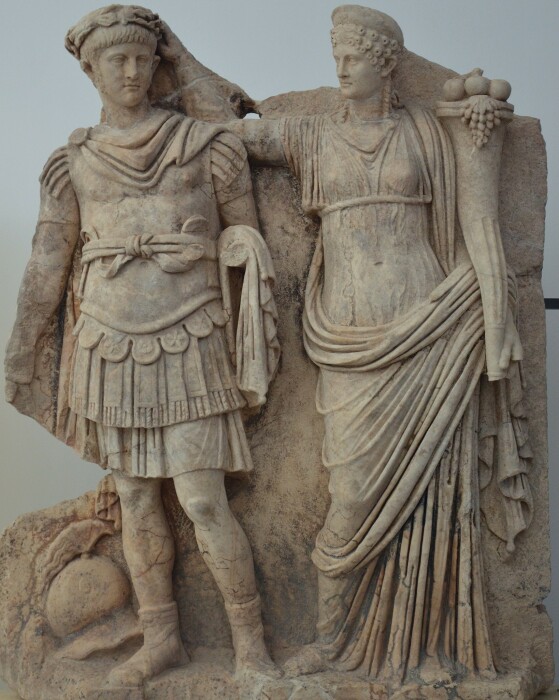 Агриппина Младшая коронует своего сына Нерона императором, ок.54 – 59 н.э. \ Фото: google.com.