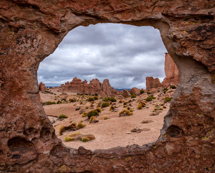 Каменные окна.  Боливия. Автор фото: Antony Harrison.