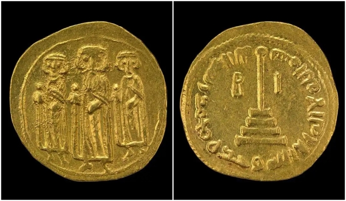 Золотая монета Абд аль-Малика, отчеканенная в Сирии, около 690 года.