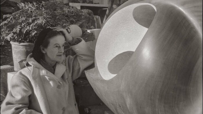 Одна из первых английских женщин-скульпторов, создавших огромную коллекцию абстрактных скульптур. \ Фото: tate.org.uk.