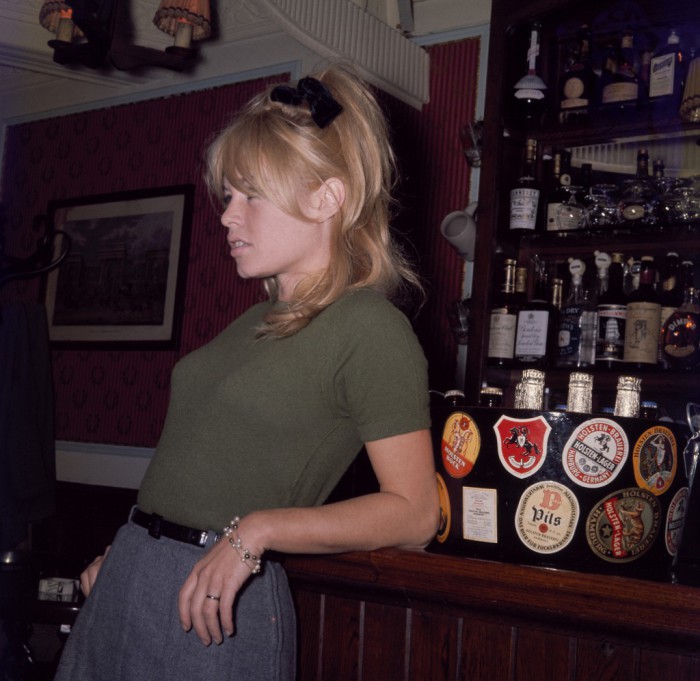 Фотографии из жизни Брижит Бардо (Brigitte Bardot) в объективе фотокорреспондента Рэя Беллисарио (Ray Bellisario).