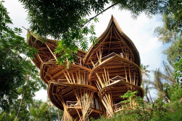 Великолепные бамбуковые постройки на Бали. Автор идеи: Elora Hardy.