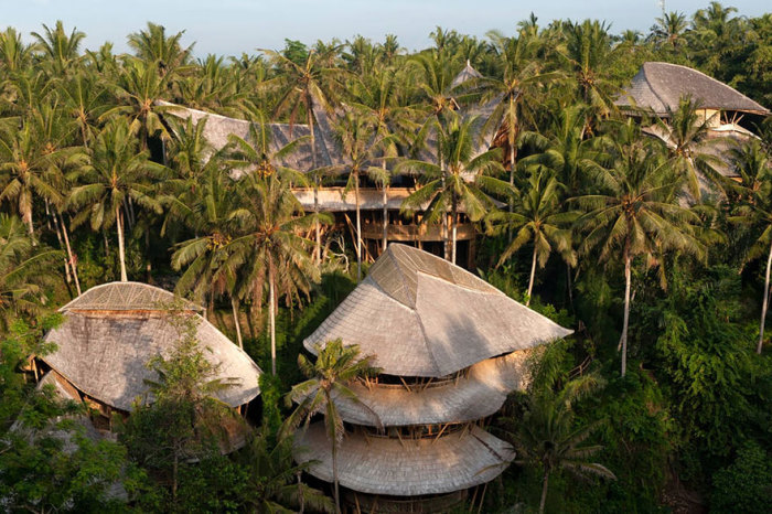 Домики из бамбука на Бали. Автор идеи: Elora Hardy.