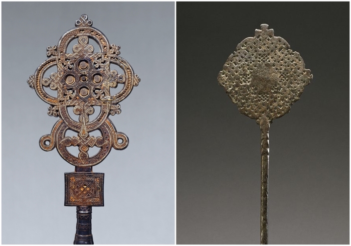 Слева направо: Эфиопский православный большой крест, около 1500 года. \ Ручной крест Соломоновой династии 13 века.