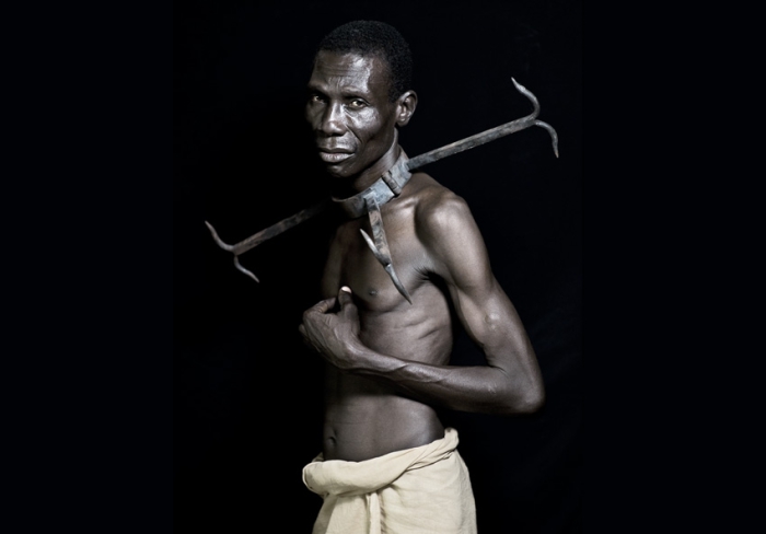 Фото-инсценировка «Мароны, вериги и рабство». Автор работ: Фабрис Монтейро (Fabrice Monteiro).