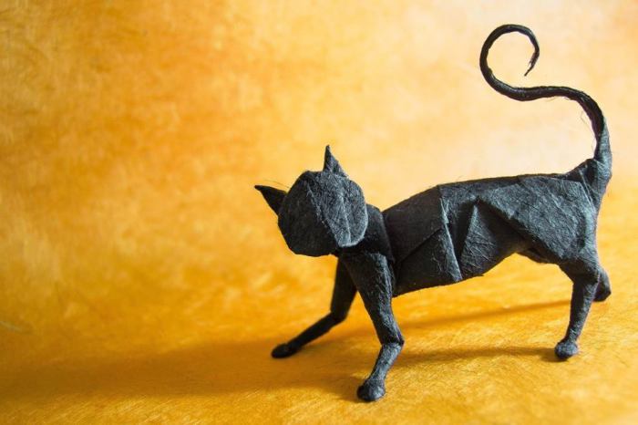 Чёрный кот. Мастер оригами: Гонсало Гарсия Кальво (Gonzalo Garcia Calvo).