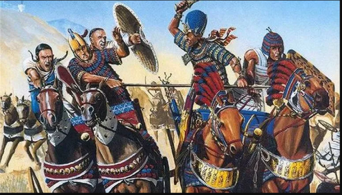 Поединок хеттских (слева) и египетских (справа) колесниц в битве при Кадеше, около 1274 года до н. э. \ Фото: clien.net.