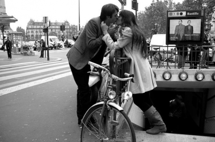 Прогулка. Снимок из серии «Сто поцелуев». Автор фото: Игнасио Леманн (Ignacio Lehmann).