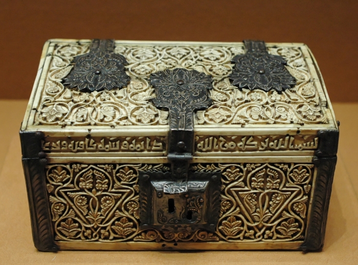 Шкатулка из слоновой кости и серебра, мусульманская Испания, 966 год. \ Фото: wikimedia.org.