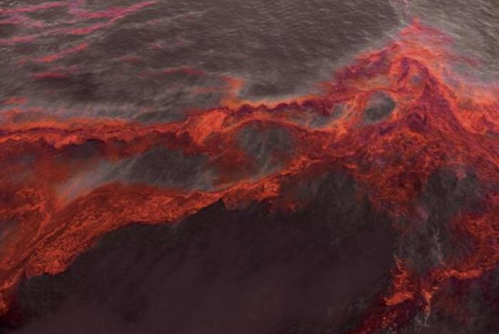 Разлившаяся нефть после взрыва, Мексиканский залив, США. Автор: J Henry Fair.