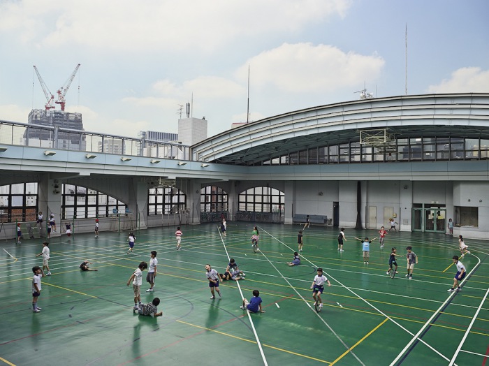 Начальная школа Сёхэй, Токио (Shohei Elementary School, Tokyo). Автор фото: James Mollison.