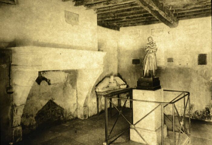 Дом Жанны дАрк в Домреми, ныне музей. \ Фото: bing.com.