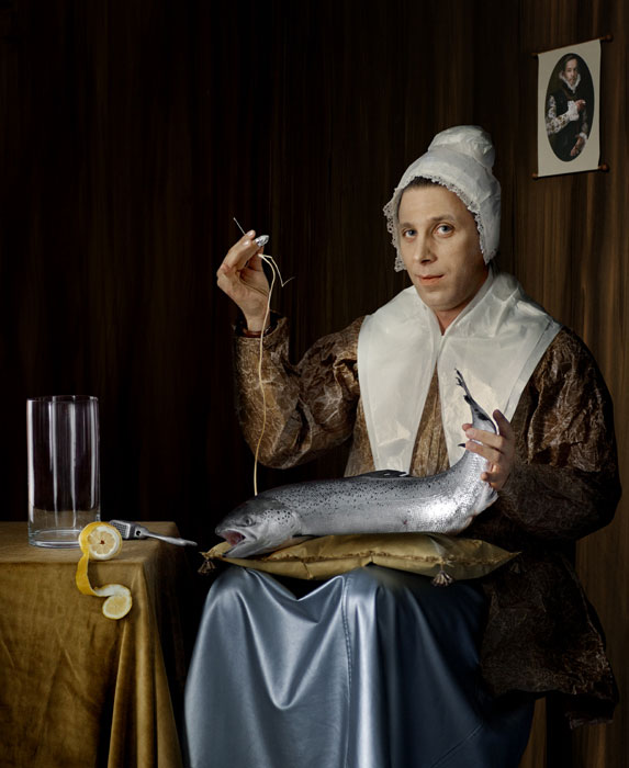 Женщина швея (Woman sewing).  Автор работ: Йозеф Фишнеллер (Josef Fischnaller).