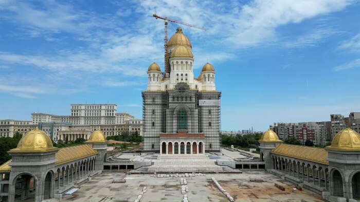 Собор спасения нации — патриарший собор Румынской православной церкви в Бухаресте. \ Фото: en.wikipedia.org.