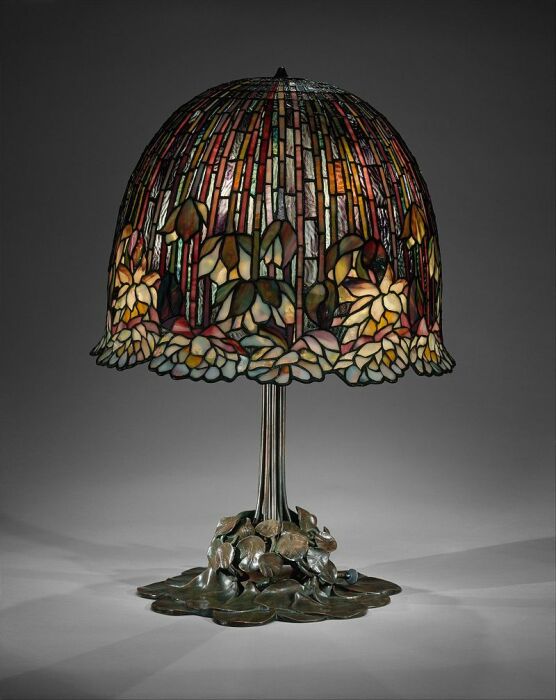 Шедевральный светильник от Tiffany Studios. \ Фото: bing.com.