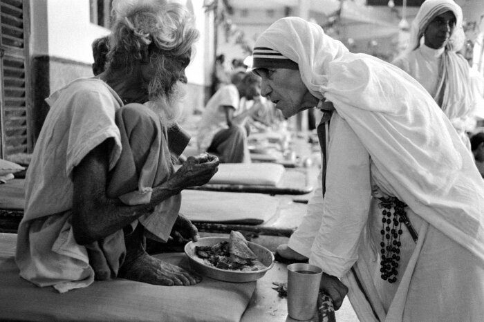 Мать Тереза в Индии. \ Фото: static01.nyt.com.