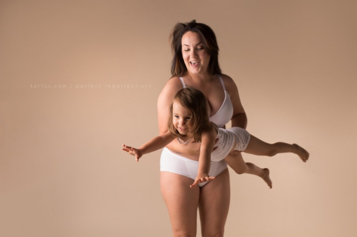 Тейлор. Вот оно, искреннее счастье - быть мамой. Автор фото: Нили Кер-Фокс (Neely Ker-Fox).