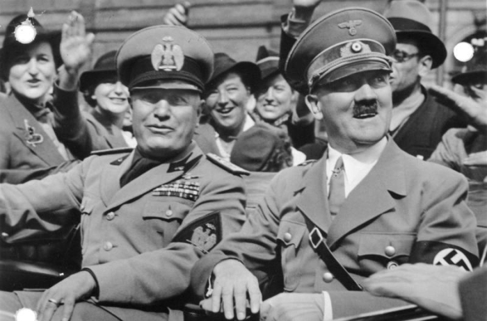 Бенито Муссолини и Адольф Гитлер. \ Фото: pl.wikipedia.org.
