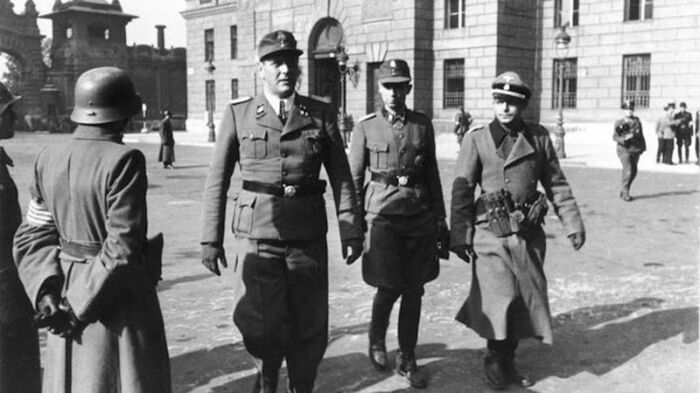 Отто Скорцени (слева) и барон Адриан фон Фёлькерзам (справа) в Будапеште, 16 октября 1944 года. \ Фото: blogspot.com.