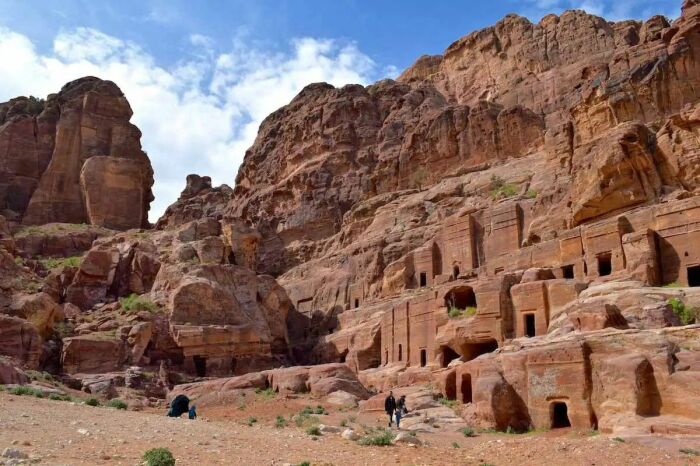 Невероятные древние храмы в Петре, Иордания. \ Фото: en.wikipedia.org.