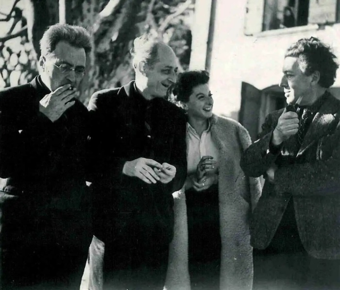 Слева направо: Виктор Серж, Бенжамен Пере, Ремедиос Варо, Андре Бретон, 1940-41 годы. \ Фото: i.pinimg.com.