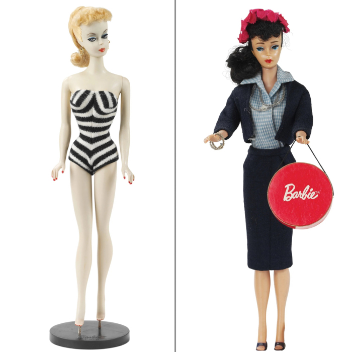 Слева направо: Белокурая кукла Барби с конским хвостом №1 1959 года выпуска. \ Брюнетка Барби с конским хвостом в модном наряде для пригородных поездок, 1959 год.