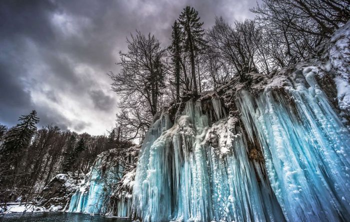 Замёрзшие водопады. Автор: Tamas Toth.