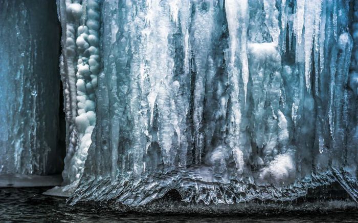 Ледяная стена. Автор: Tamas Toth.